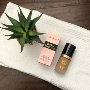 Too faced Born This way Honey Foundation